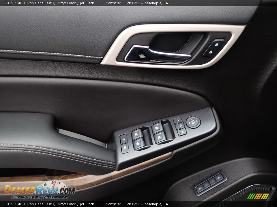 Door Panel of 2019 GMC Yukon Denali 4WD Photo #23