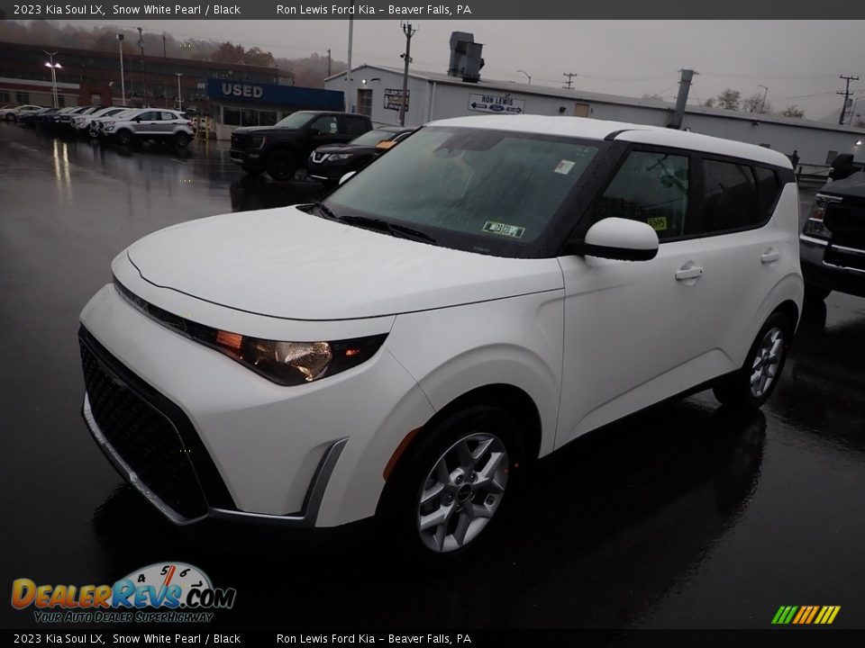 2023 Kia Soul LX Snow White Pearl / Black Photo #4