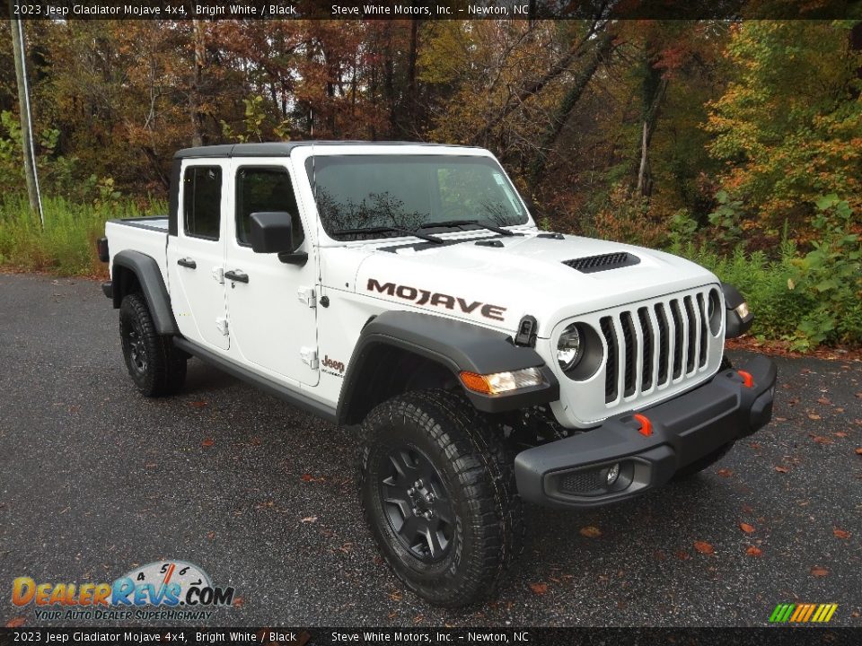 Front 3/4 View of 2023 Jeep Gladiator Mojave 4x4 Photo #4
