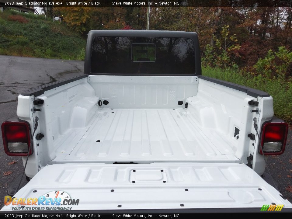 2023 Jeep Gladiator Mojave 4x4 Bright White / Black Photo #8