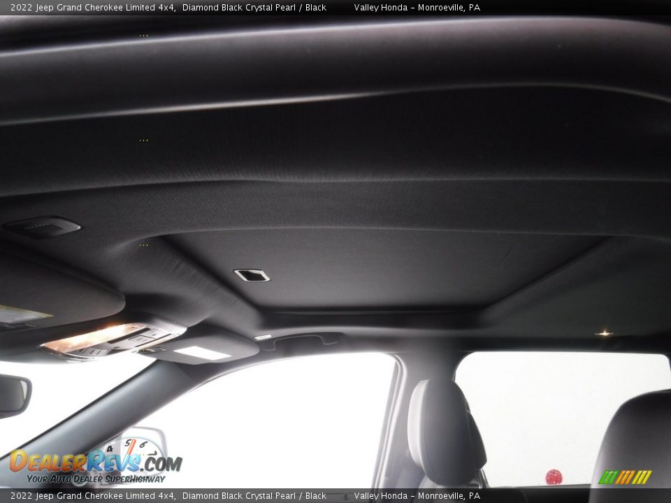 2022 Jeep Grand Cherokee Limited 4x4 Diamond Black Crystal Pearl / Black Photo #11