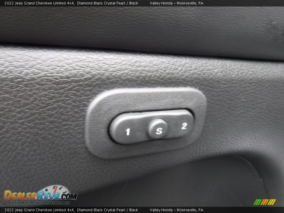 2022 Jeep Grand Cherokee Limited 4x4 Diamond Black Crystal Pearl / Black Photo #13