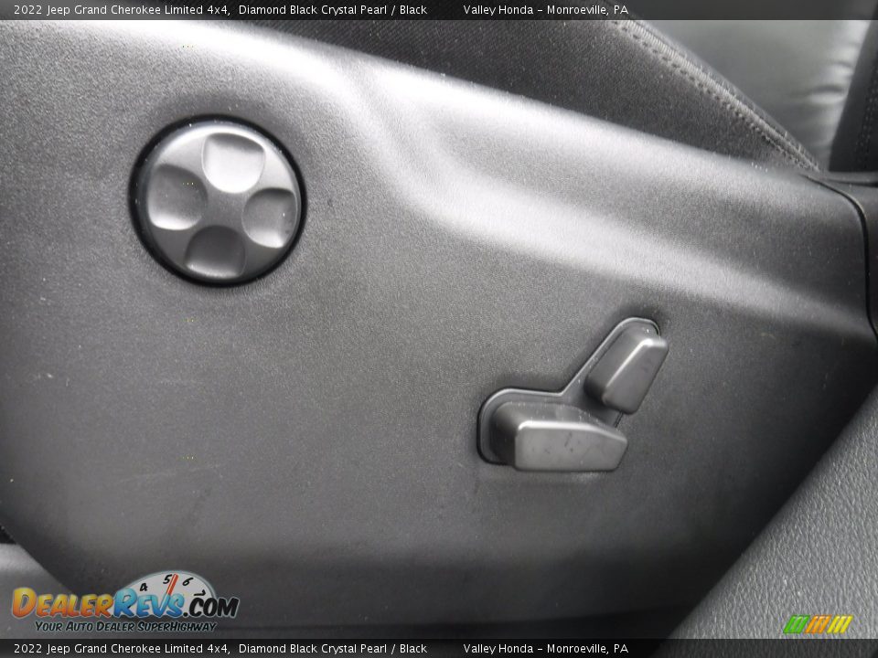 2022 Jeep Grand Cherokee Limited 4x4 Diamond Black Crystal Pearl / Black Photo #16