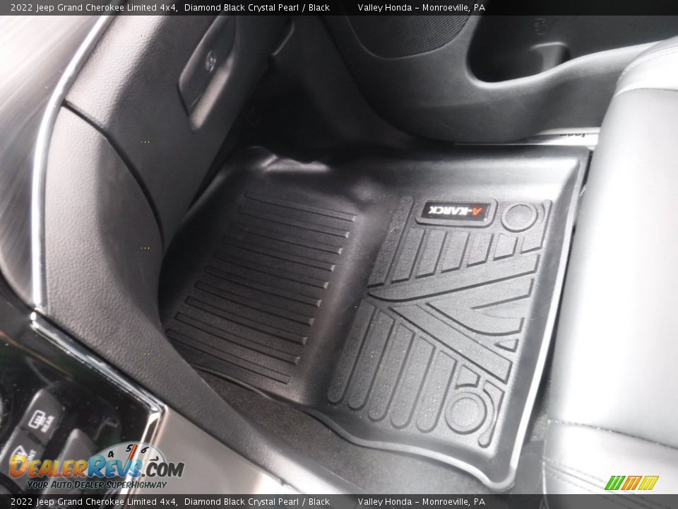 2022 Jeep Grand Cherokee Limited 4x4 Diamond Black Crystal Pearl / Black Photo #26
