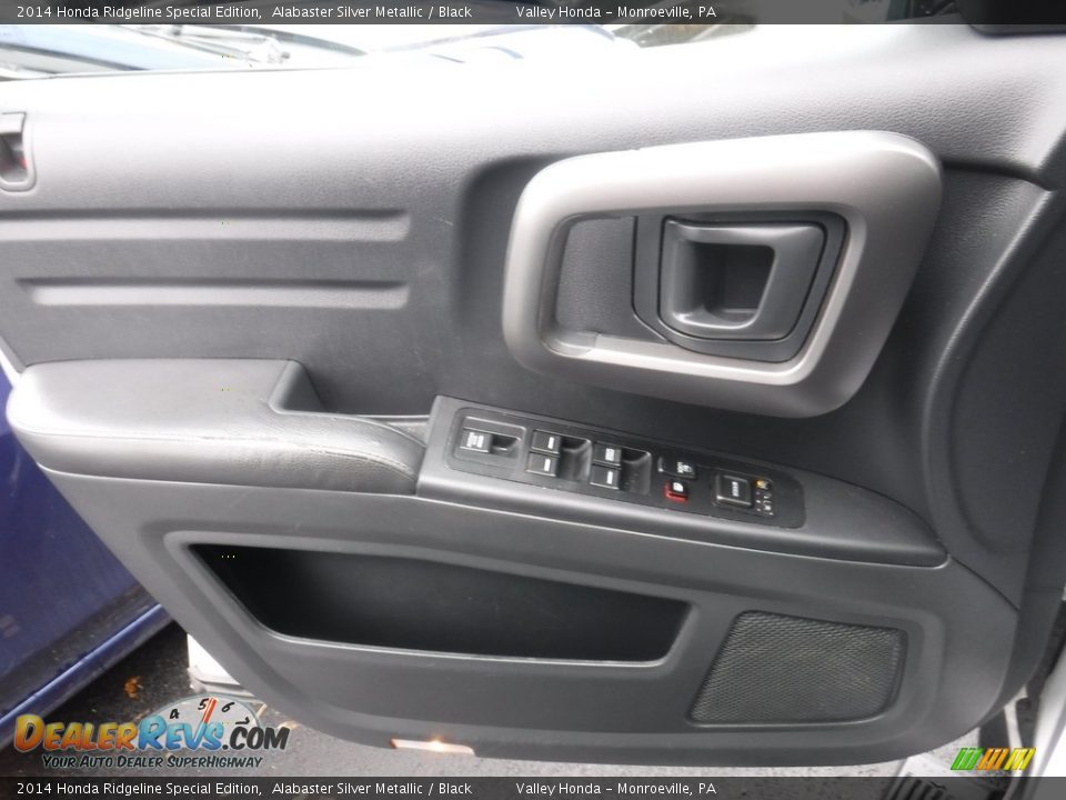 Door Panel of 2014 Honda Ridgeline Special Edition Photo #15