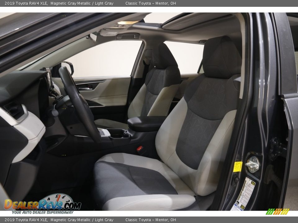 2019 Toyota RAV4 XLE Magnetic Gray Metallic / Light Gray Photo #5
