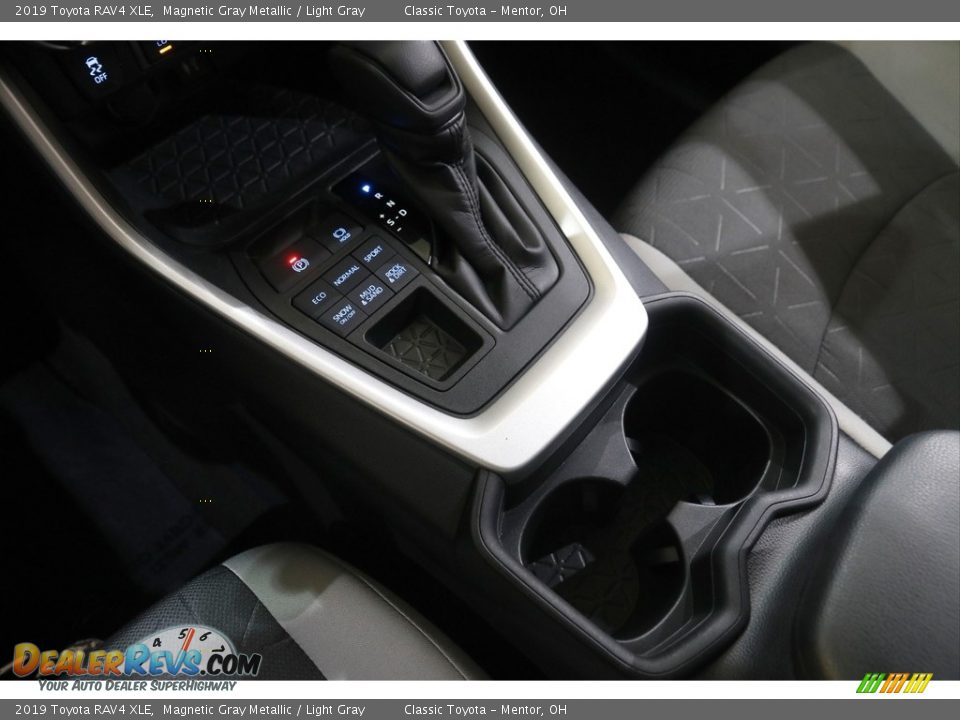 2019 Toyota RAV4 XLE Magnetic Gray Metallic / Light Gray Photo #13
