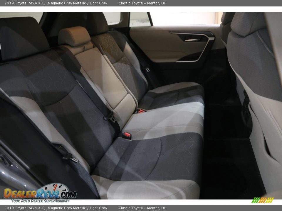2019 Toyota RAV4 XLE Magnetic Gray Metallic / Light Gray Photo #15