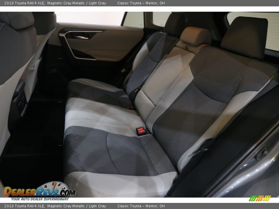2019 Toyota RAV4 XLE Magnetic Gray Metallic / Light Gray Photo #16