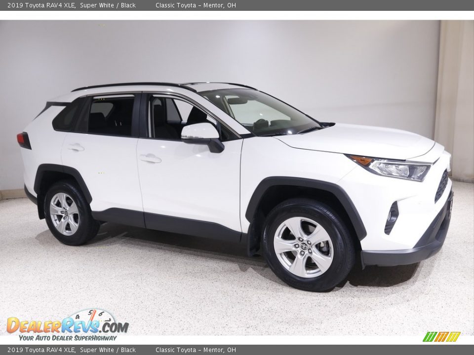 2019 Toyota RAV4 XLE Super White / Black Photo #1