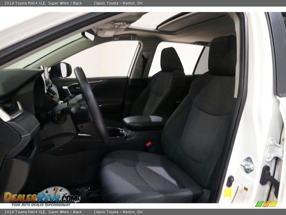 2019 Toyota RAV4 XLE Super White / Black Photo #5