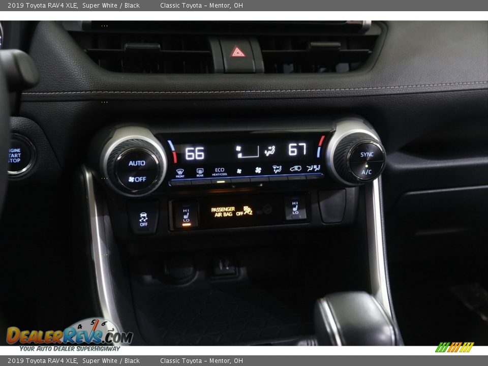 2019 Toyota RAV4 XLE Super White / Black Photo #12
