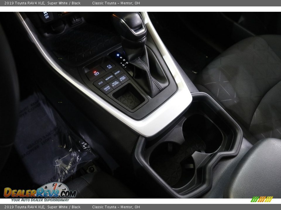 2019 Toyota RAV4 XLE Super White / Black Photo #14