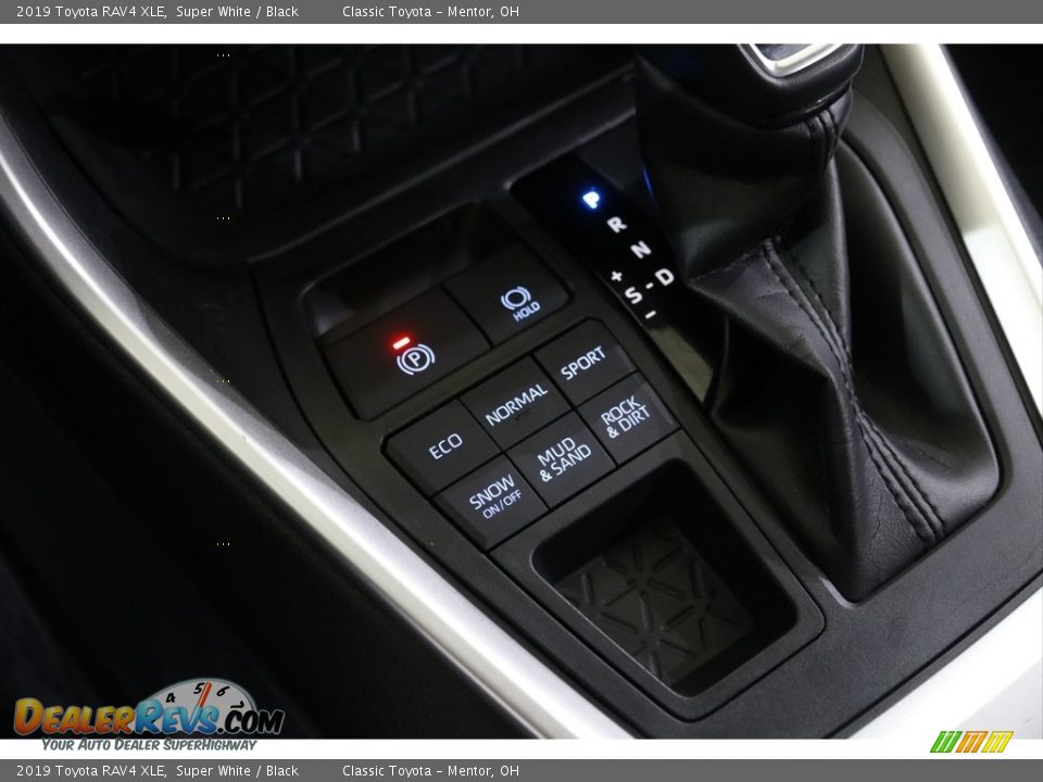 2019 Toyota RAV4 XLE Super White / Black Photo #15