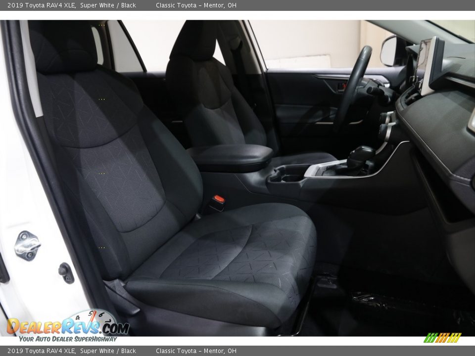 2019 Toyota RAV4 XLE Super White / Black Photo #16