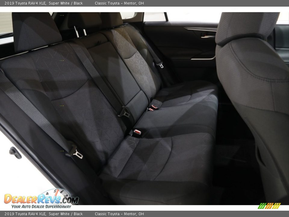 2019 Toyota RAV4 XLE Super White / Black Photo #17