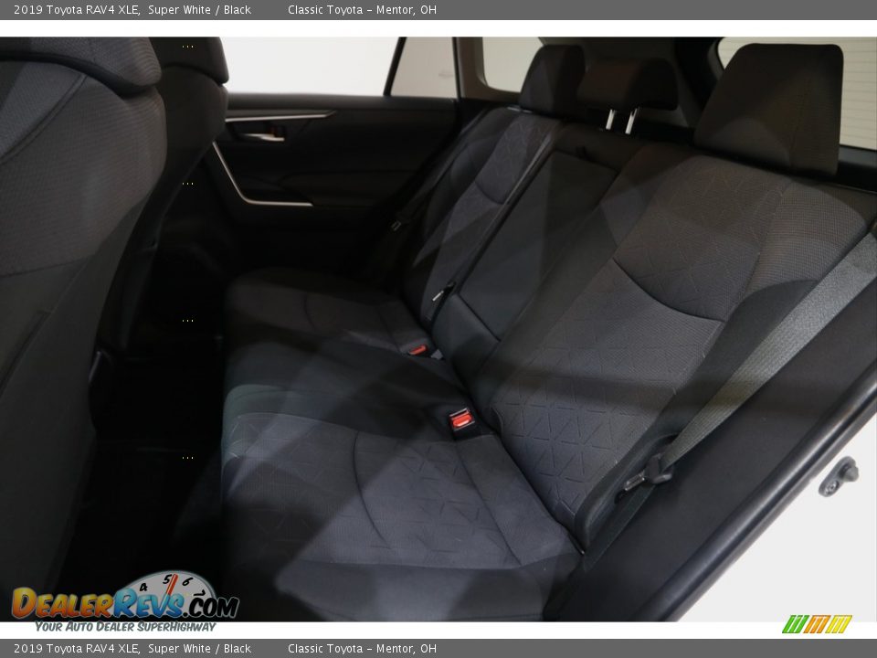 2019 Toyota RAV4 XLE Super White / Black Photo #18