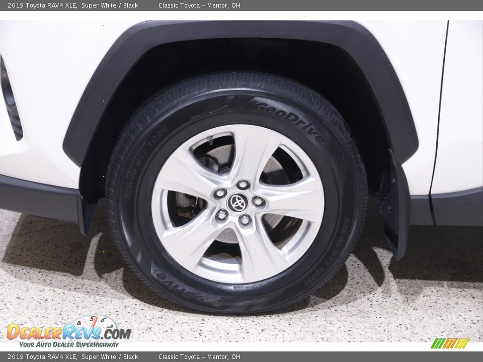 2019 Toyota RAV4 XLE Super White / Black Photo #21