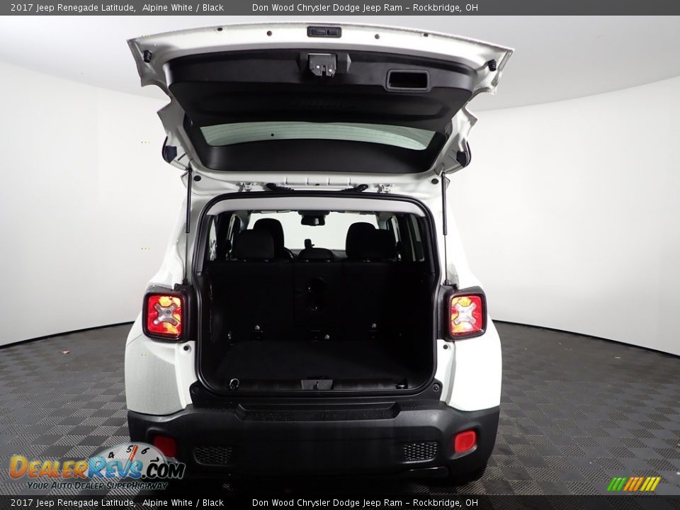 2017 Jeep Renegade Latitude Alpine White / Black Photo #9