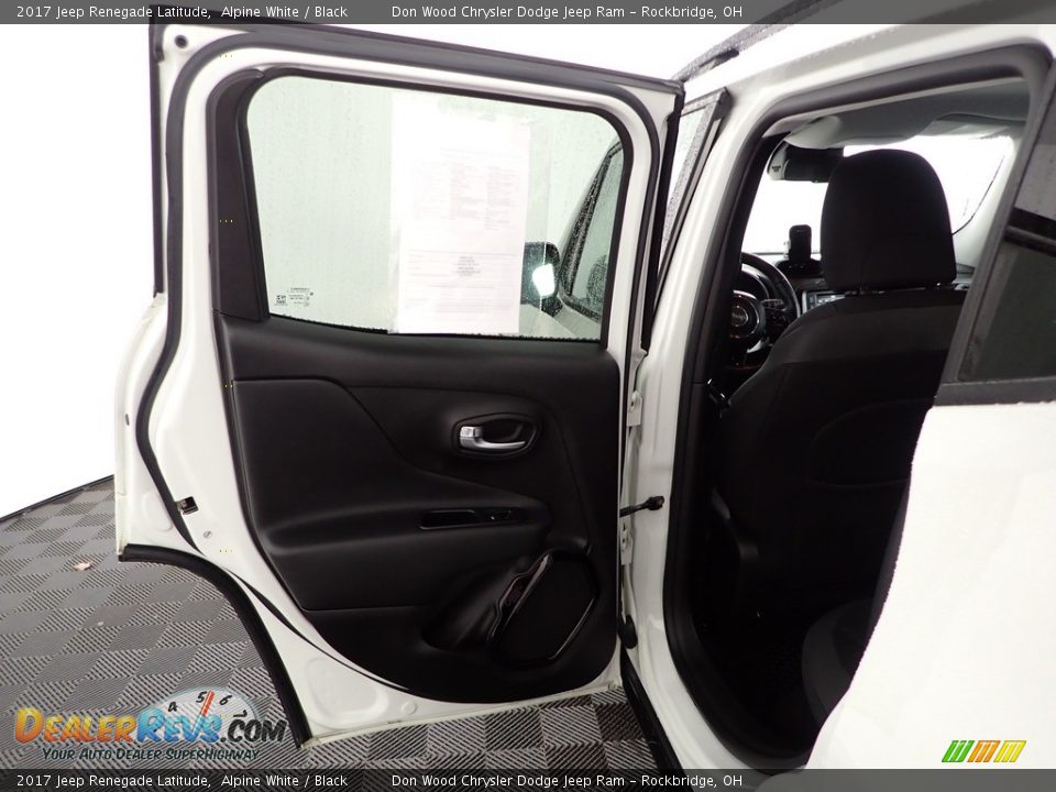 2017 Jeep Renegade Latitude Alpine White / Black Photo #24