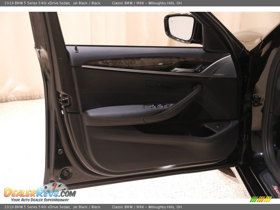 Door Panel of 2019 BMW 5 Series 540i xDrive Sedan Photo #4