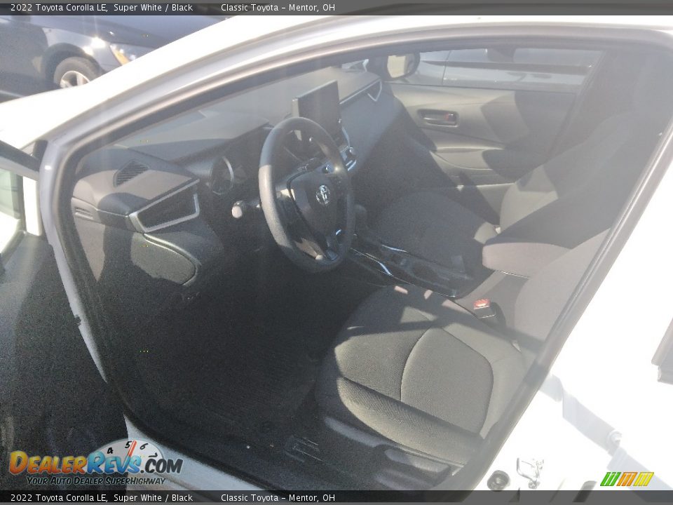 2022 Toyota Corolla LE Super White / Black Photo #2