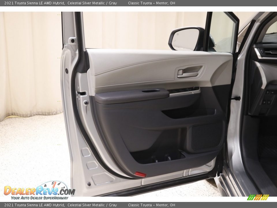 2021 Toyota Sienna LE AWD Hybrid Celestial Silver Metallic / Gray Photo #4