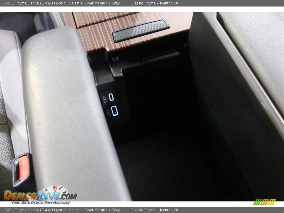 2021 Toyota Sienna LE AWD Hybrid Celestial Silver Metallic / Gray Photo #16