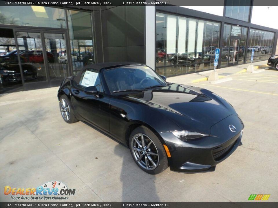 Front 3/4 View of 2022 Mazda MX-5 Miata Grand Touring Photo #1