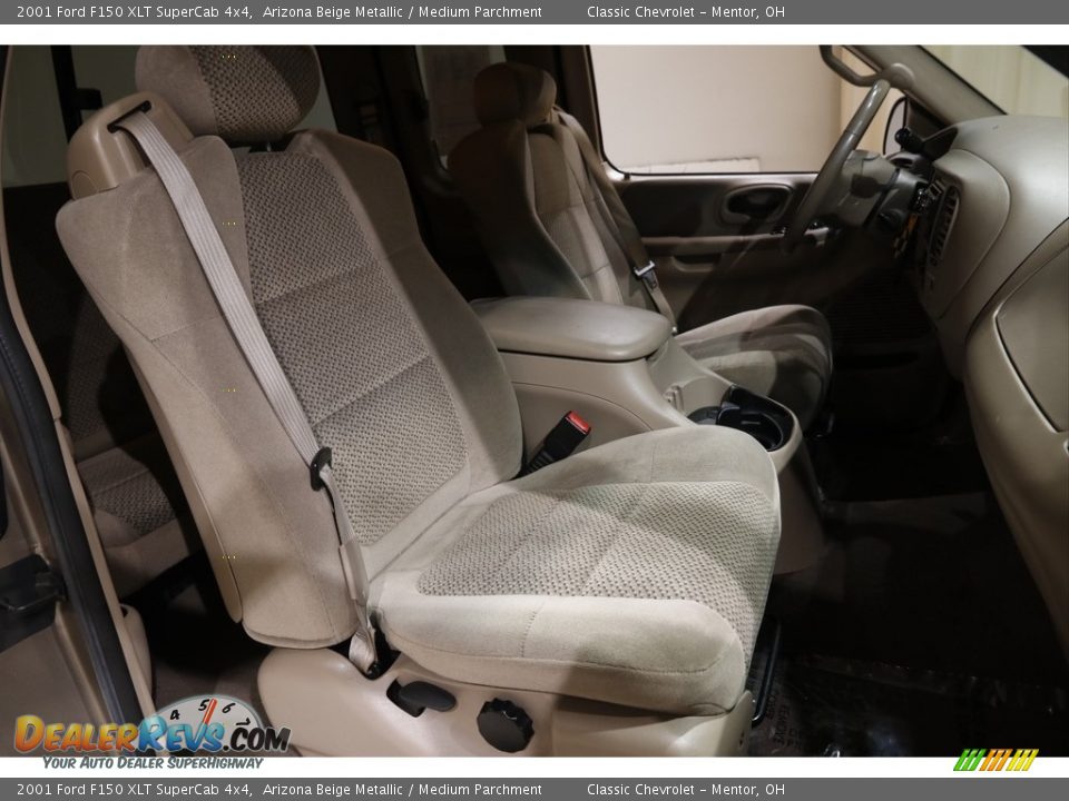 Front Seat of 2001 Ford F150 XLT SuperCab 4x4 Photo #13