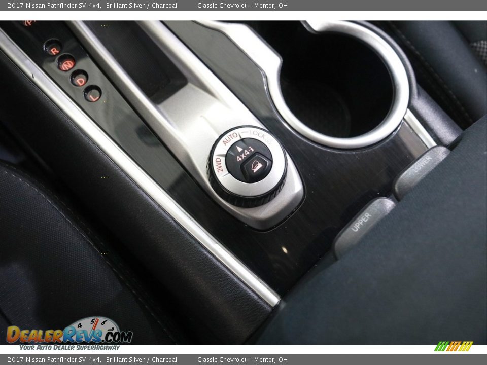 Controls of 2017 Nissan Pathfinder SV 4x4 Photo #16