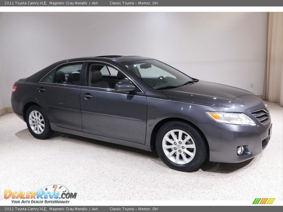 2011 Toyota Camry XLE Magnetic Gray Metallic / Ash Photo #1