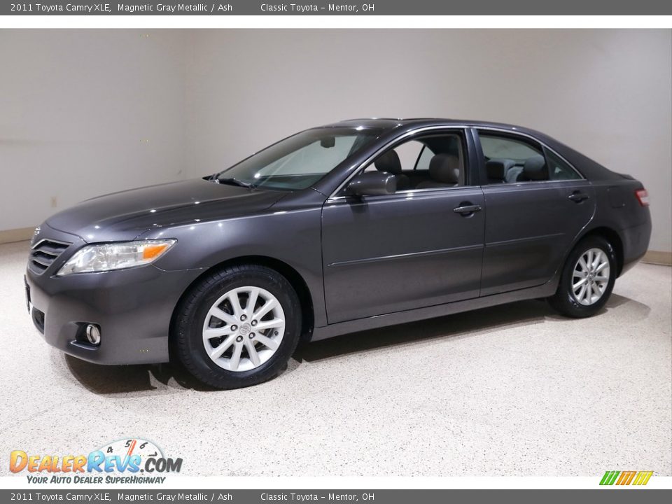 2011 Toyota Camry XLE Magnetic Gray Metallic / Ash Photo #3