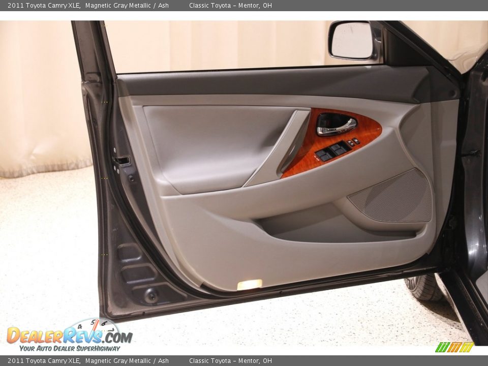 2011 Toyota Camry XLE Magnetic Gray Metallic / Ash Photo #4