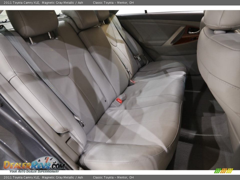 2011 Toyota Camry XLE Magnetic Gray Metallic / Ash Photo #17