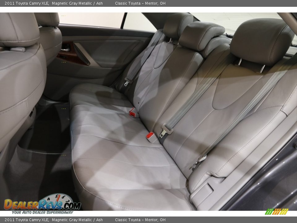 2011 Toyota Camry XLE Magnetic Gray Metallic / Ash Photo #18