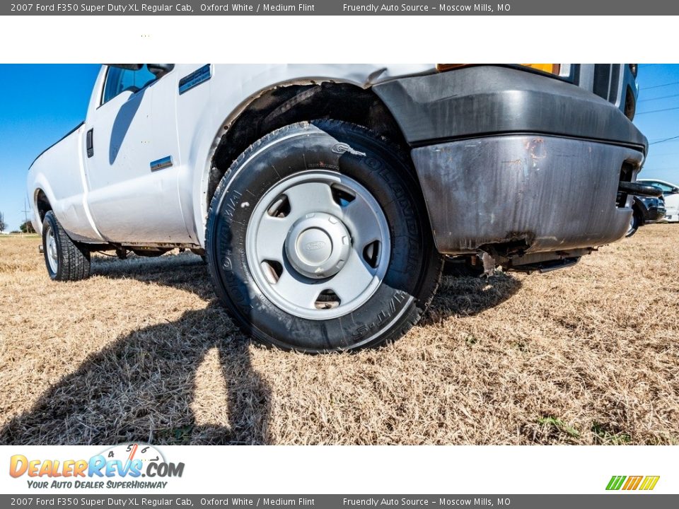 2007 Ford F350 Super Duty XL Regular Cab Oxford White / Medium Flint Photo #2