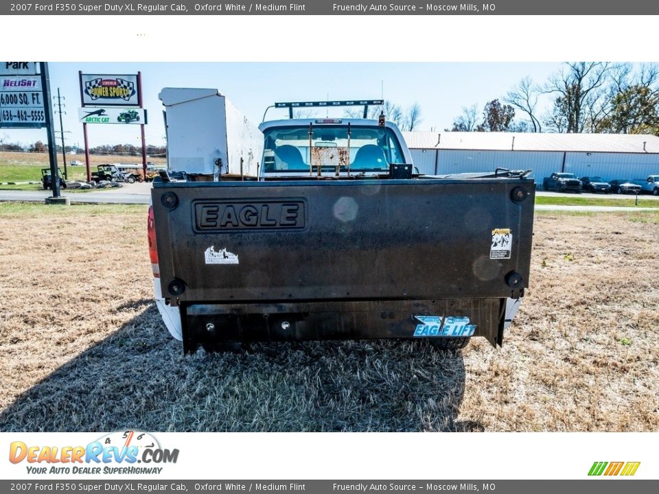 2007 Ford F350 Super Duty XL Regular Cab Oxford White / Medium Flint Photo #5