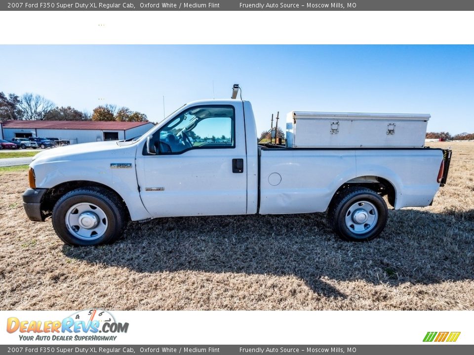 2007 Ford F350 Super Duty XL Regular Cab Oxford White / Medium Flint Photo #7