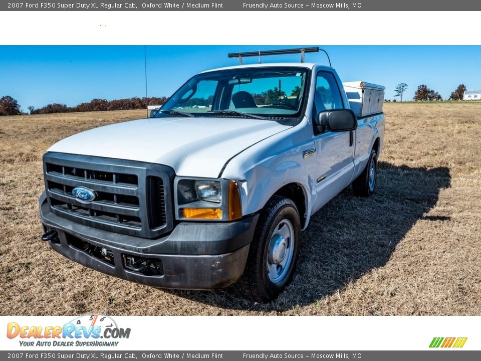 2007 Ford F350 Super Duty XL Regular Cab Oxford White / Medium Flint Photo #8