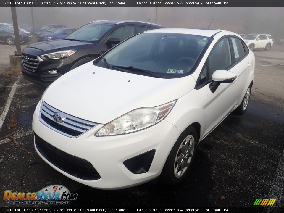 2013 Ford Fiesta SE Sedan Oxford White / Charcoal Black/Light Stone Photo #1