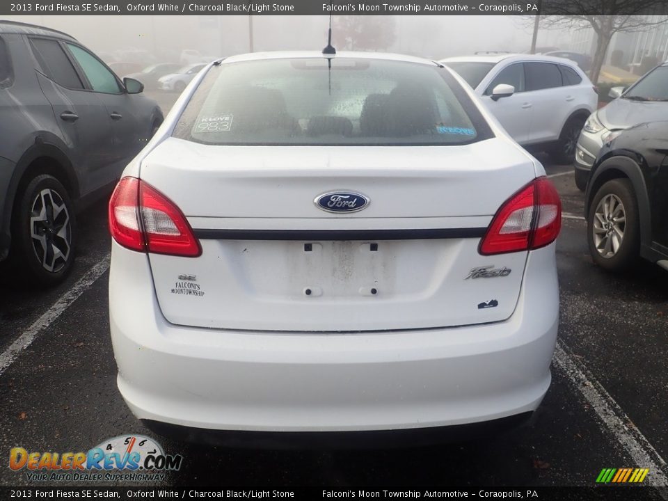 2013 Ford Fiesta SE Sedan Oxford White / Charcoal Black/Light Stone Photo #3