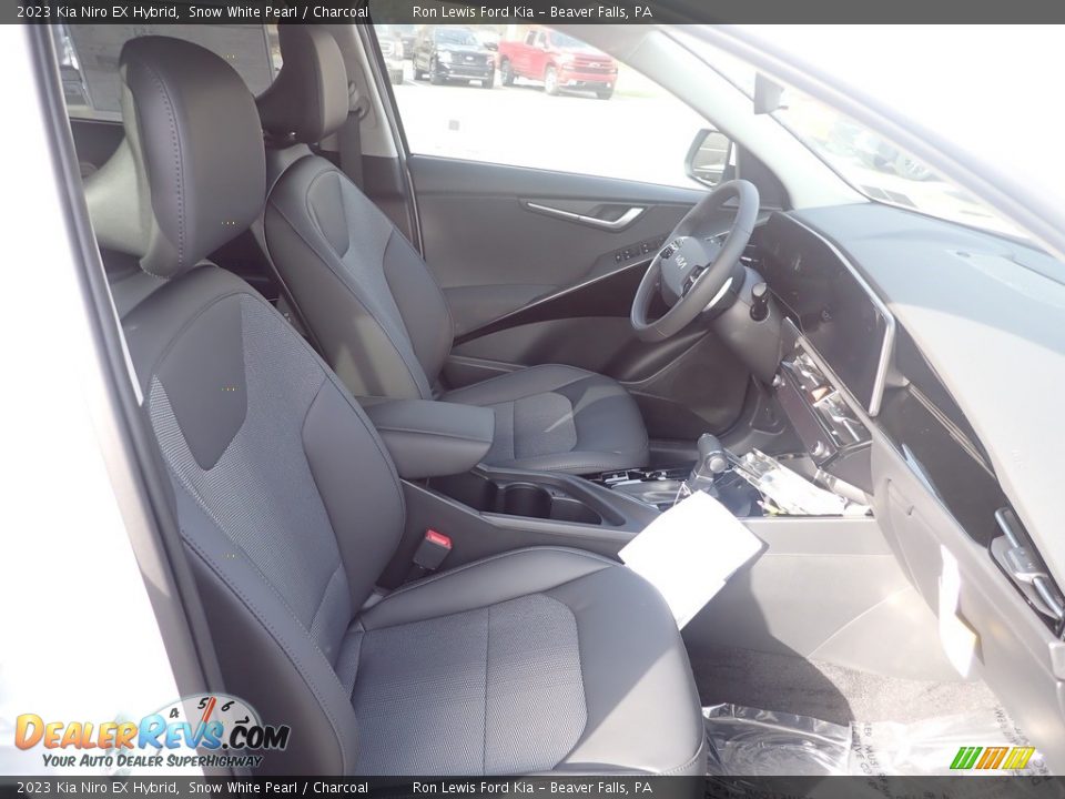 2023 Kia Niro EX Hybrid Snow White Pearl / Charcoal Photo #11