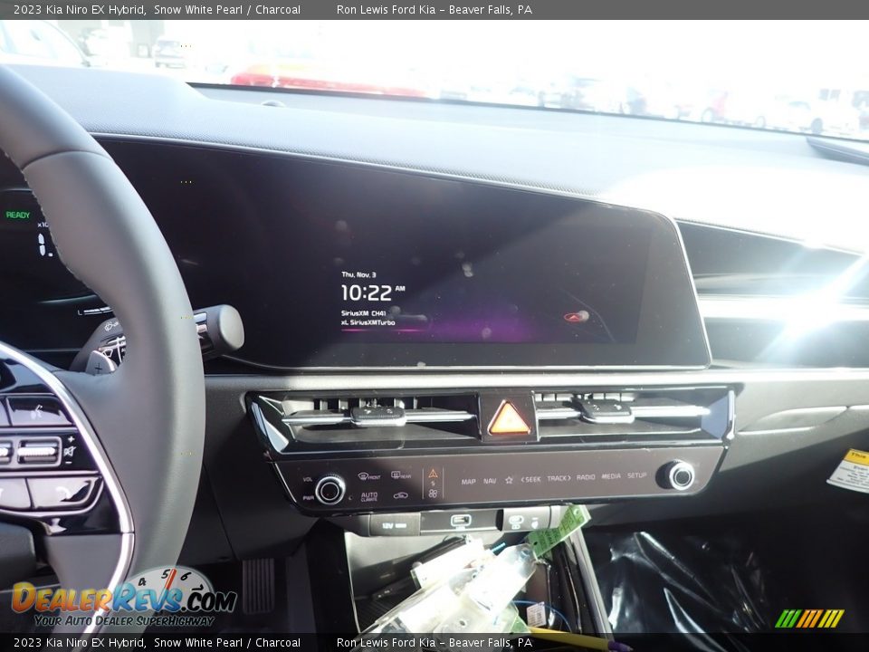 2023 Kia Niro EX Hybrid Snow White Pearl / Charcoal Photo #17