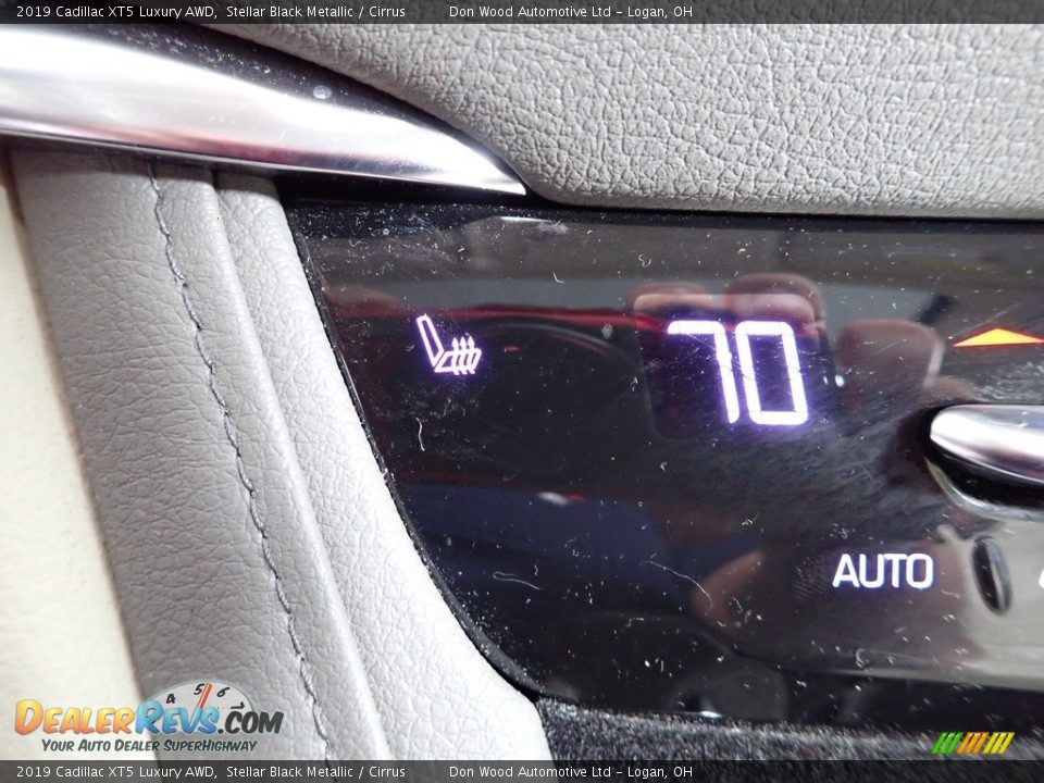 2019 Cadillac XT5 Luxury AWD Stellar Black Metallic / Cirrus Photo #4