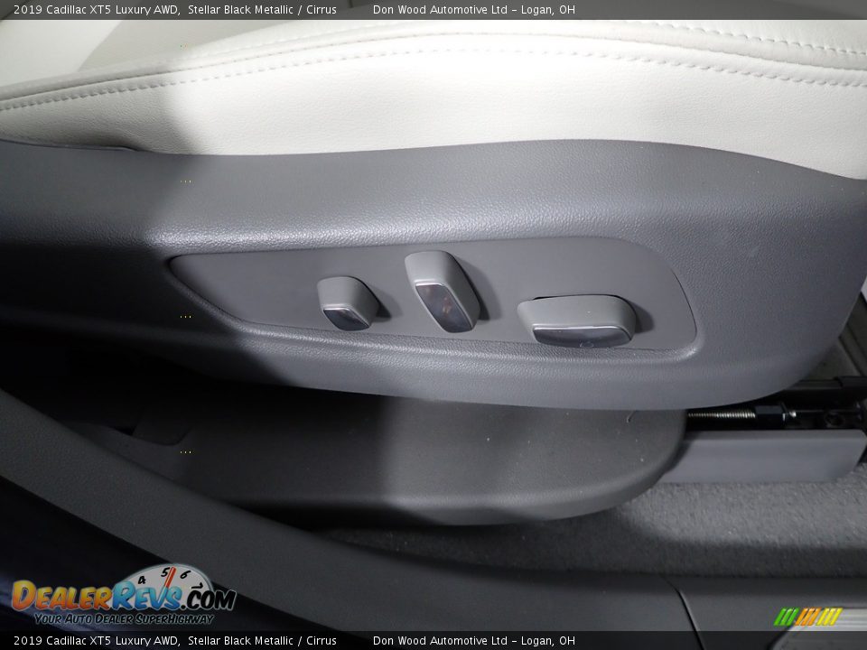 2019 Cadillac XT5 Luxury AWD Stellar Black Metallic / Cirrus Photo #28
