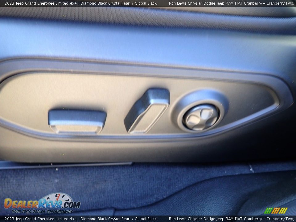 2023 Jeep Grand Cherokee Limited 4x4 Diamond Black Crystal Pearl / Global Black Photo #13