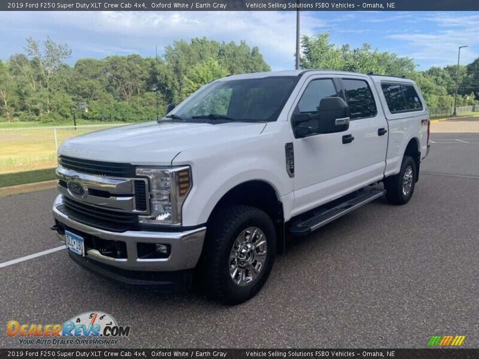 2019 Ford F250 Super Duty XLT Crew Cab 4x4 Oxford White / Earth Gray Photo #1