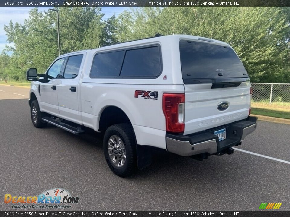 2019 Ford F250 Super Duty XLT Crew Cab 4x4 Oxford White / Earth Gray Photo #3