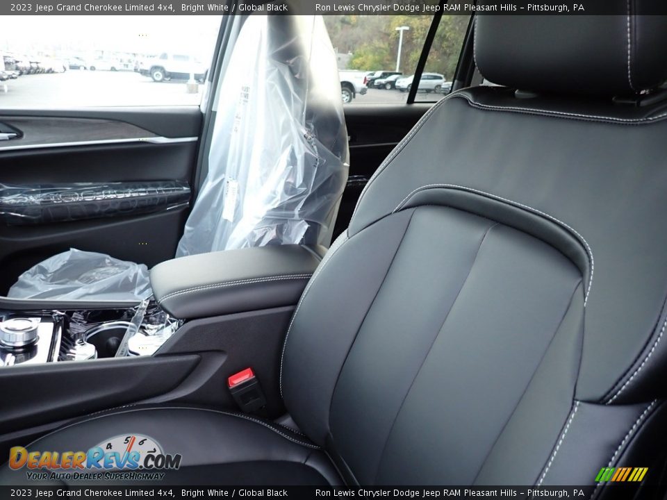 2023 Jeep Grand Cherokee Limited 4x4 Bright White / Global Black Photo #11